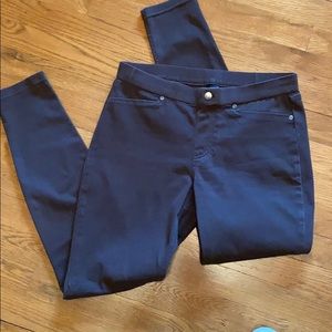 Hue Pull on leggings with pockets Size M